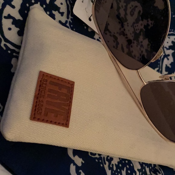 FRYE NWT! Aviator style sunglasses - Picture 6 of 6